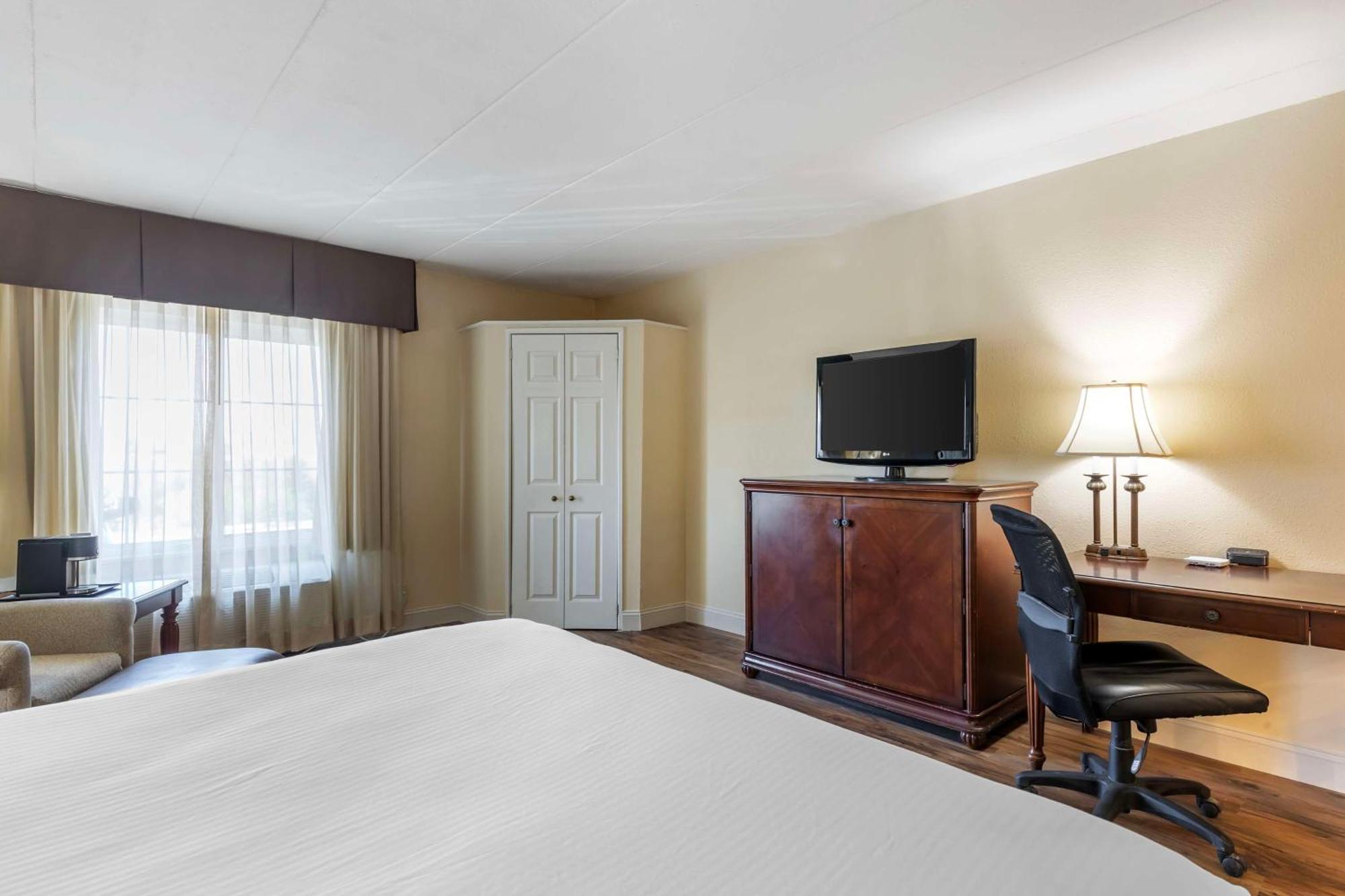 Best Western Plus Steeplegate Inn Davenport Zewnętrze zdjęcie