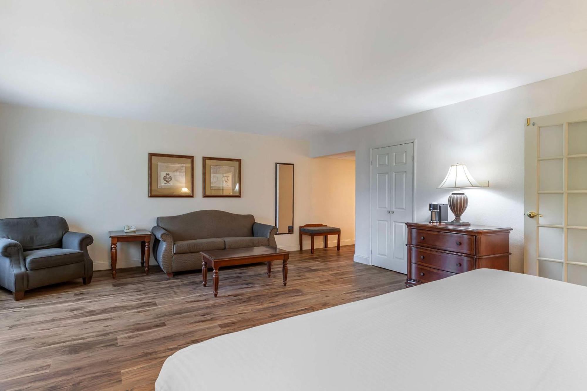 Best Western Plus Steeplegate Inn Davenport Zewnętrze zdjęcie