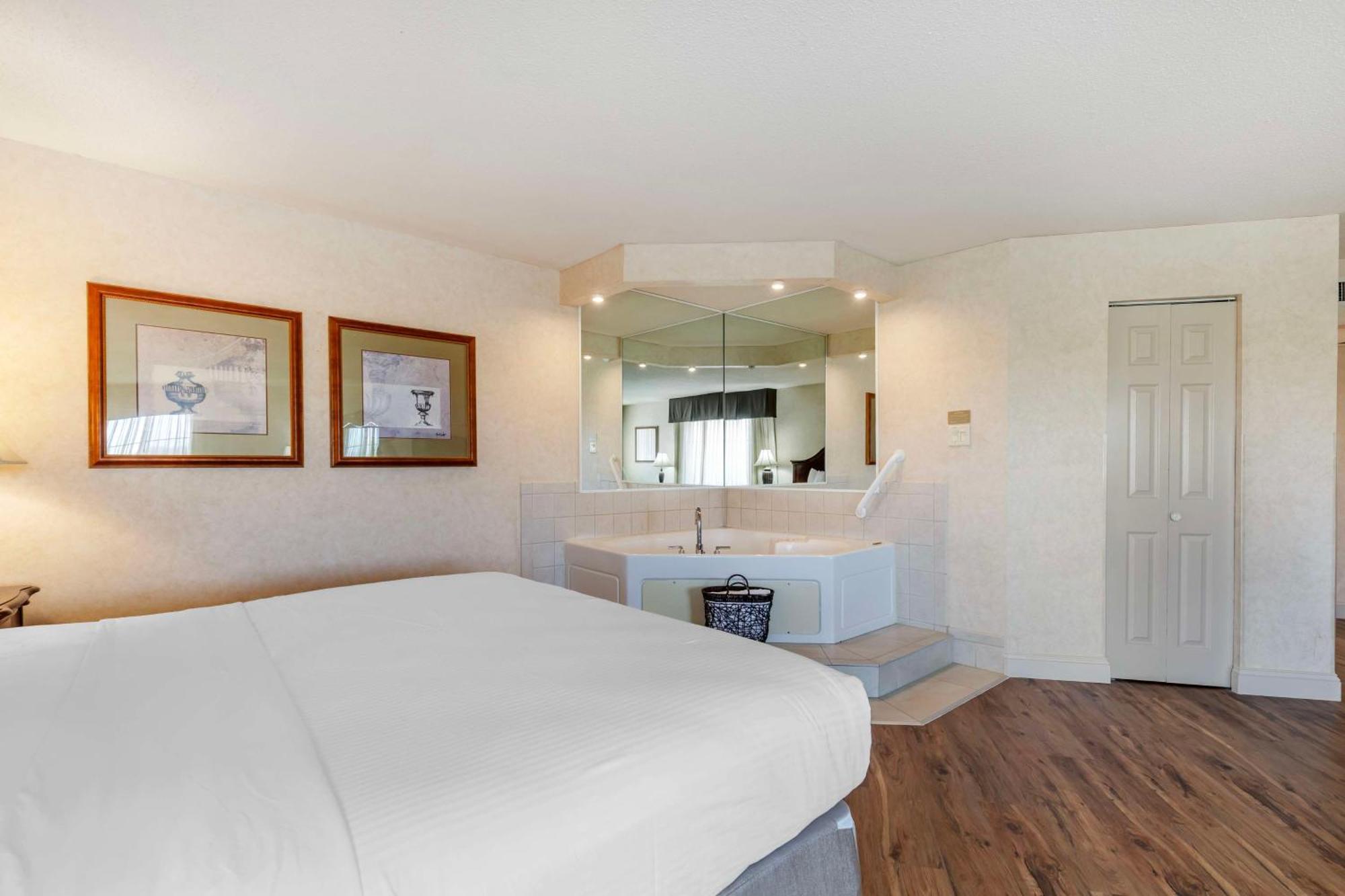 Best Western Plus Steeplegate Inn Davenport Zewnętrze zdjęcie