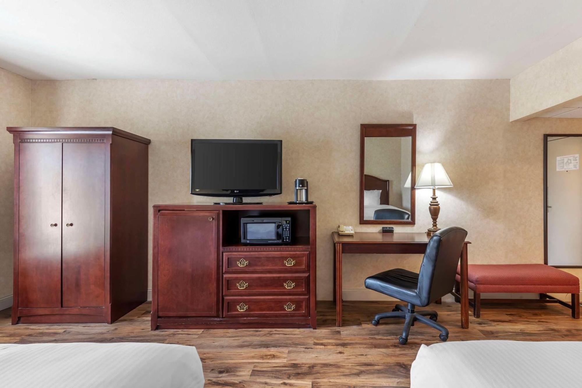 Best Western Plus Steeplegate Inn Davenport Zewnętrze zdjęcie