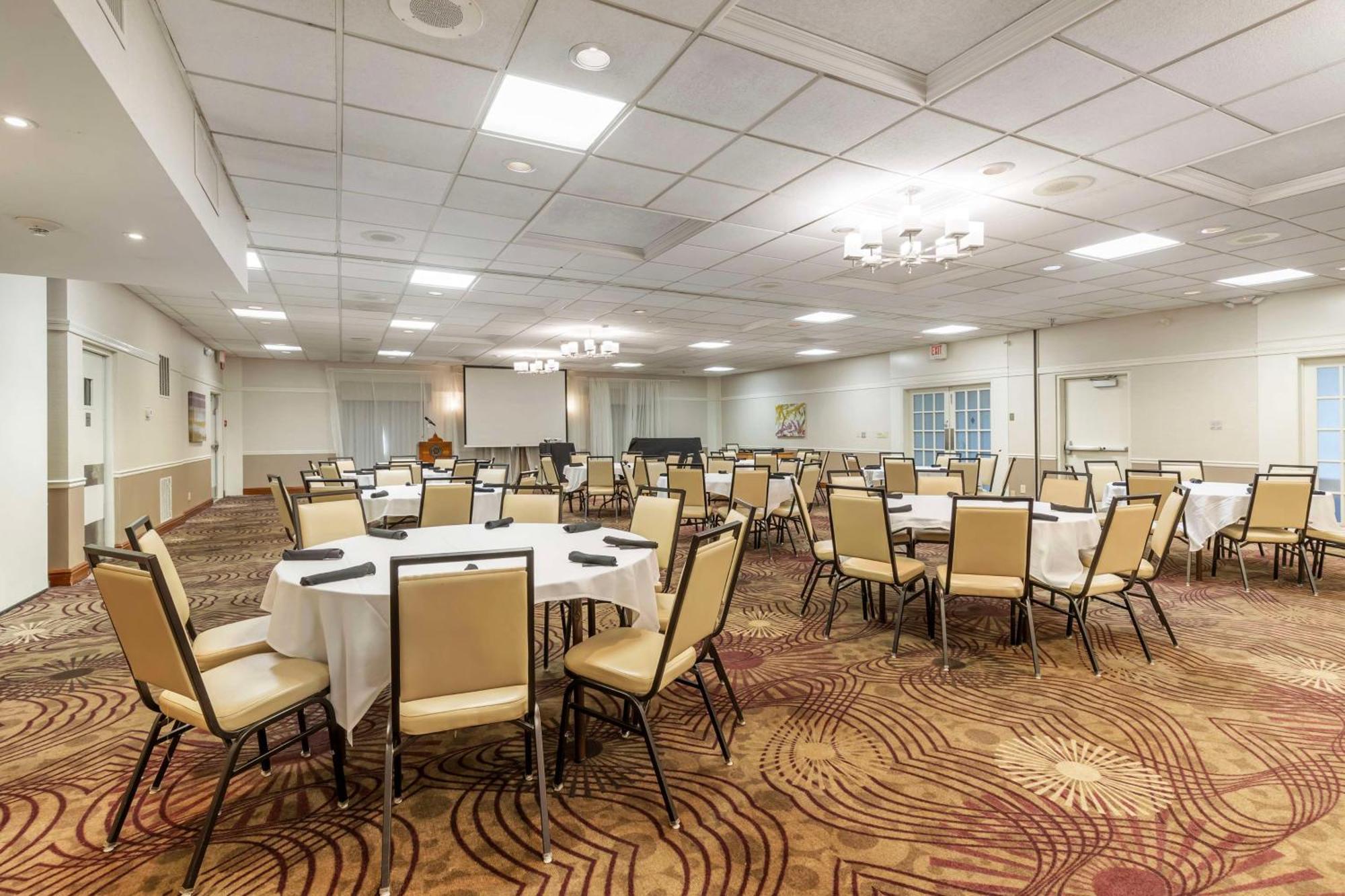 Best Western Plus Steeplegate Inn Davenport Zewnętrze zdjęcie