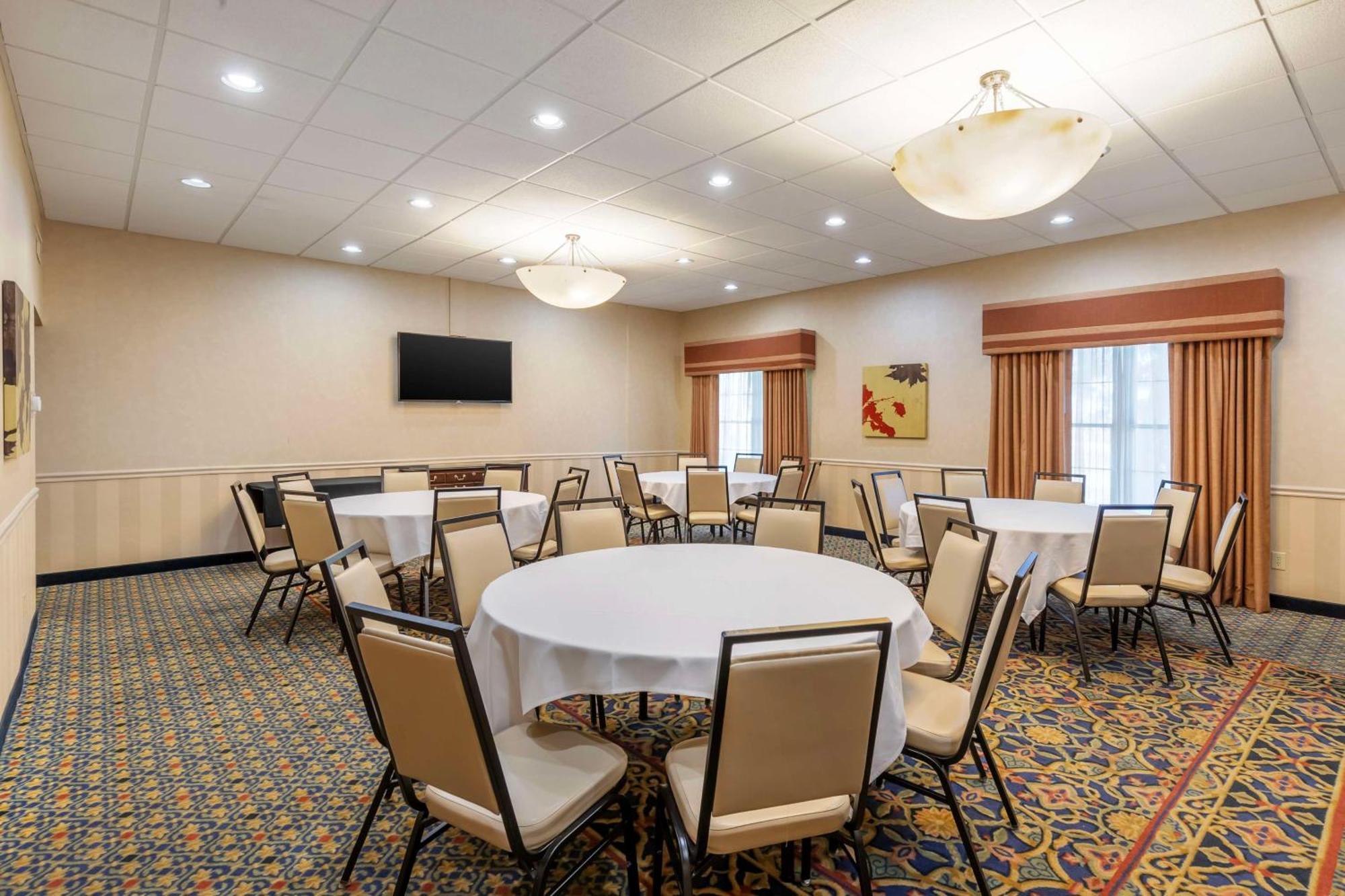 Best Western Plus Steeplegate Inn Davenport Zewnętrze zdjęcie