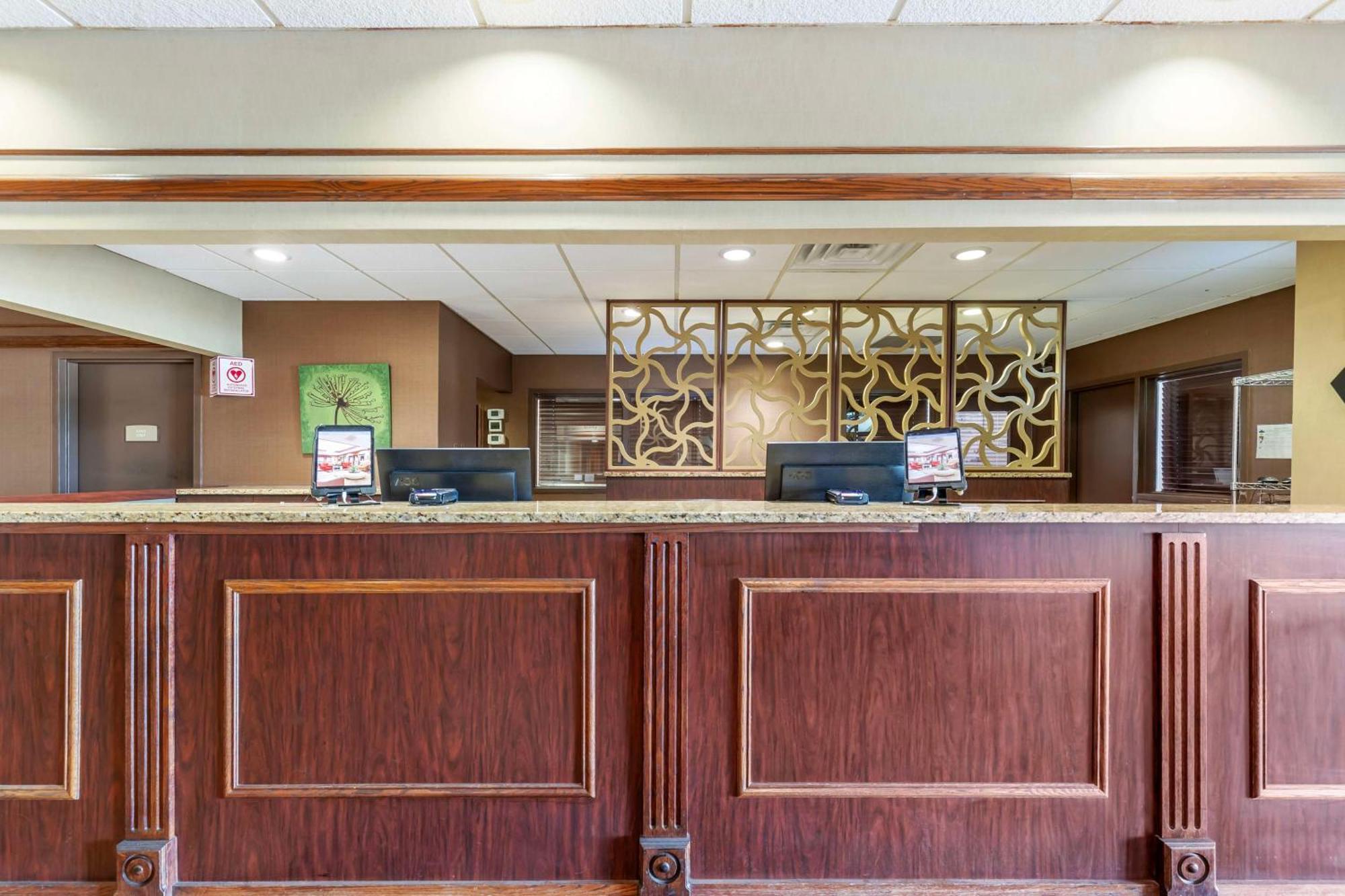 Best Western Plus Steeplegate Inn Davenport Zewnętrze zdjęcie